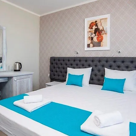 Oasis Del Sol - Front 3* 洛泽内茨