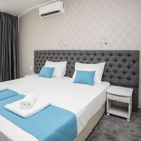 Oasis Del Sol - Front 3* 洛泽内茨