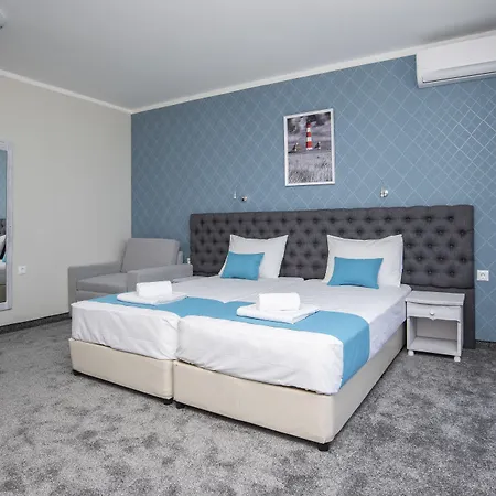 Oasis Del Sol - Front