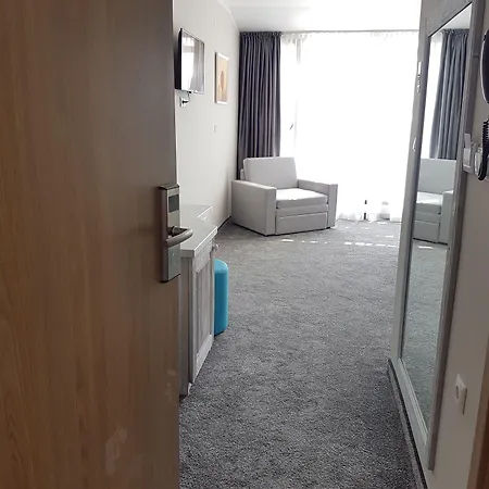 Oasis Del Sol - Front 洛泽内茨