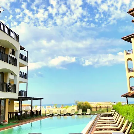 Oasis Del Sol - Front 洛泽内茨