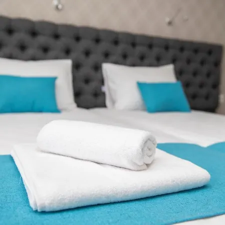 Oasis Del Sol - Front 3* 洛泽内茨